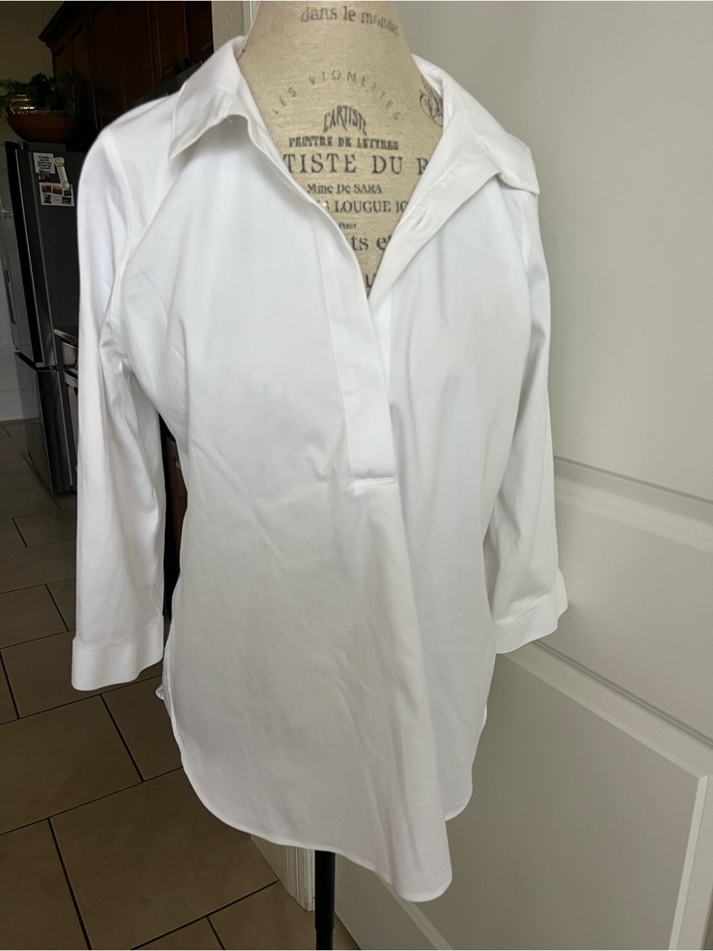 EUC Chico's white pop over no iron shirt size small